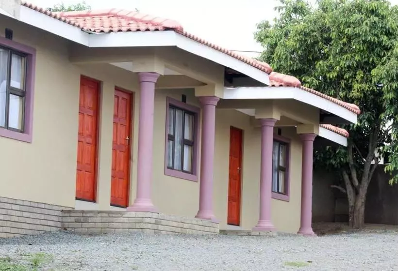 ペンション Mbopha Guest House