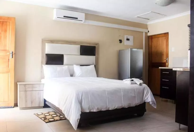 ペンション Mbopha Guest House