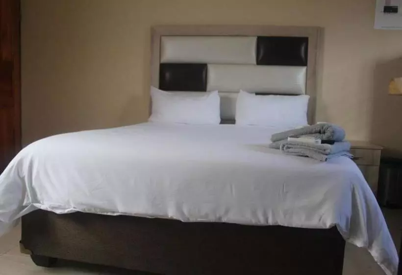 ペンション Mbopha Guest House