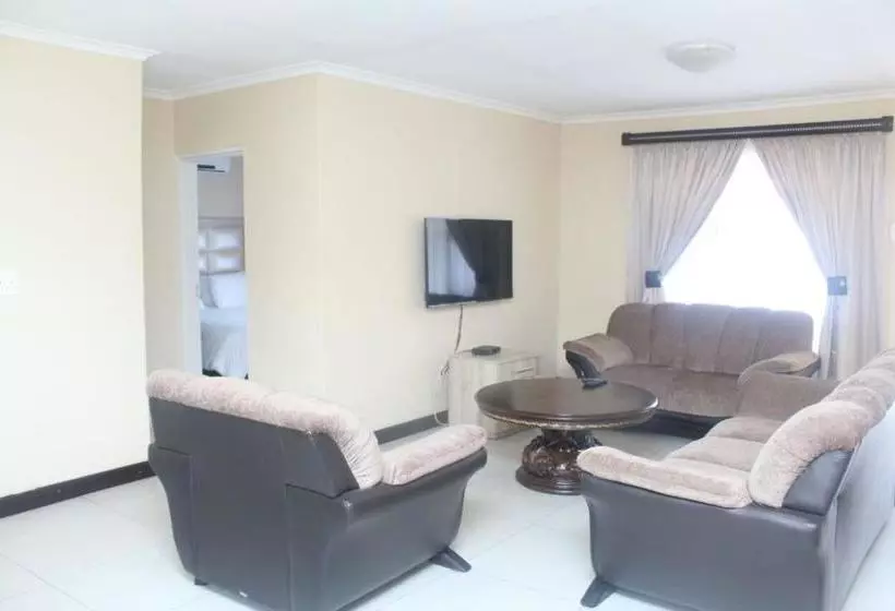 ペンション Mbopha Guest House