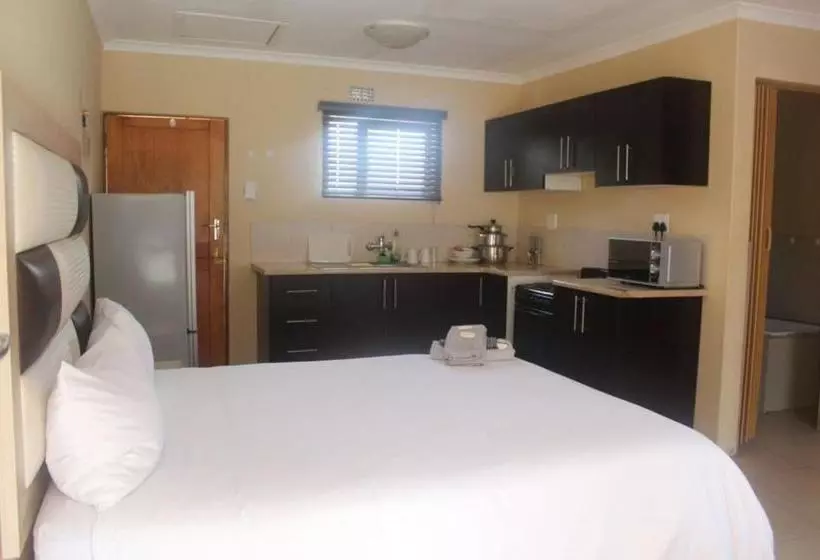 ペンション Mbopha Guest House