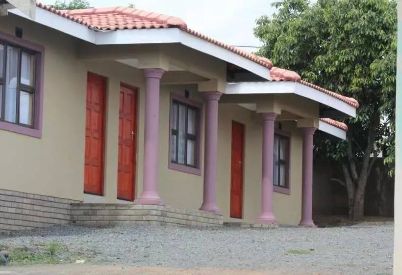 ペンション Mbopha Guest House