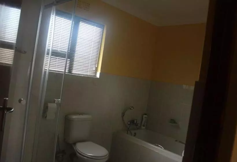 ペンション Mbopha Guest House