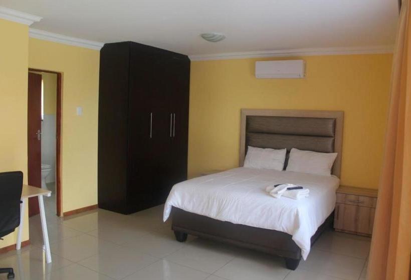 Пансион Mbopha Guest House