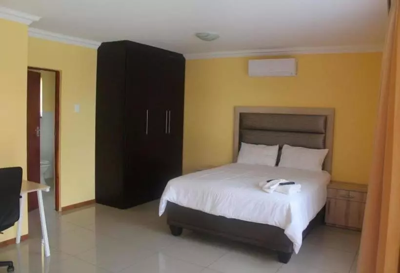 ペンション Mbopha Guest House