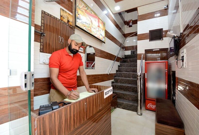 Hotel Oyo 36696 Sodhi B&b