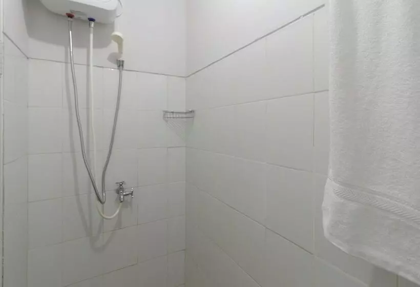Pensione Reddoorz Apartment @ Dramaga Tower
