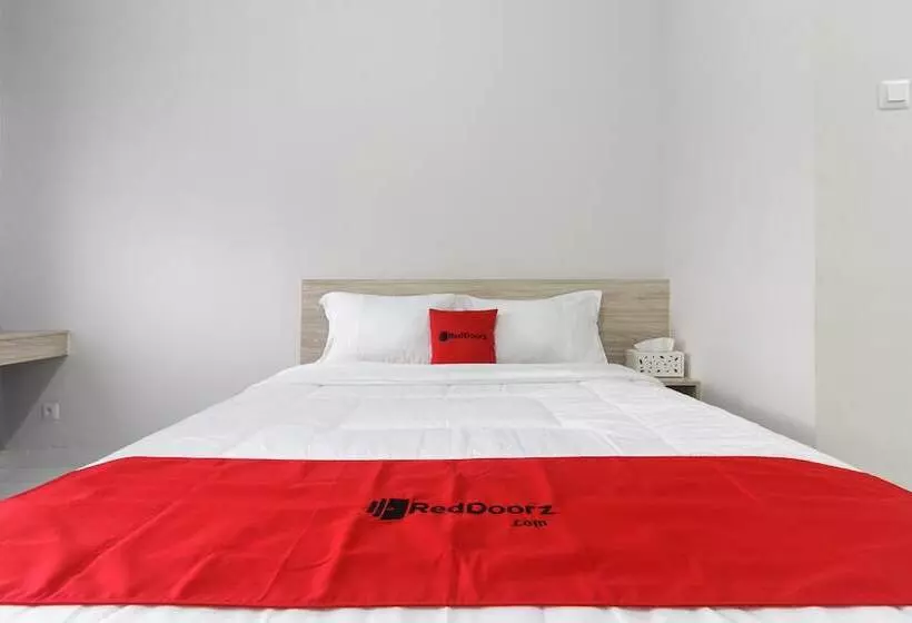 Pensione Reddoorz Apartment @ Dramaga Tower