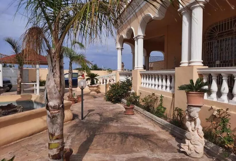 تختخواب و صبحانه Castello Del Nonno