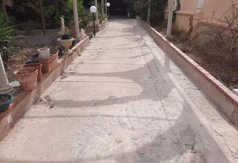 تختخواب و صبحانه Castello Del Nonno