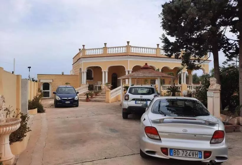تختخواب و صبحانه Castello Del Nonno