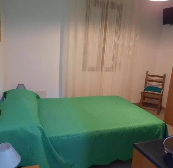 تختخواب و صبحانه Castello Del Nonno