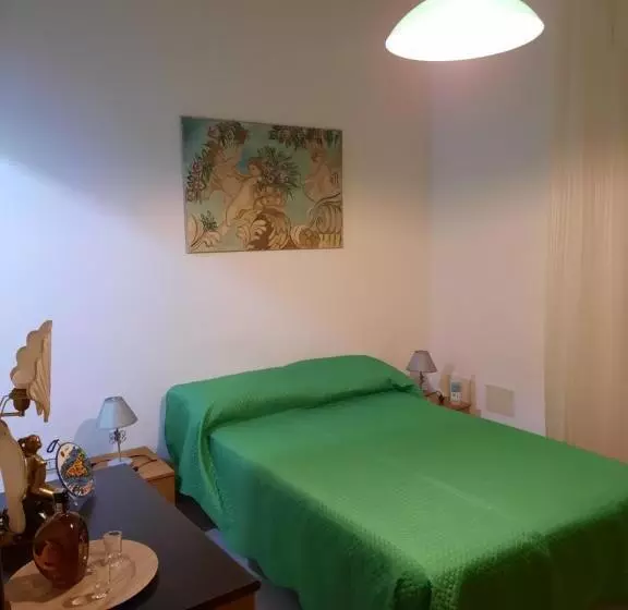 تختخواب و صبحانه Castello Del Nonno