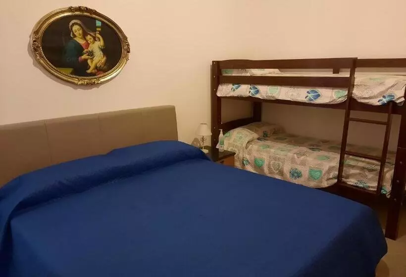 تختخواب و صبحانه Castello Del Nonno