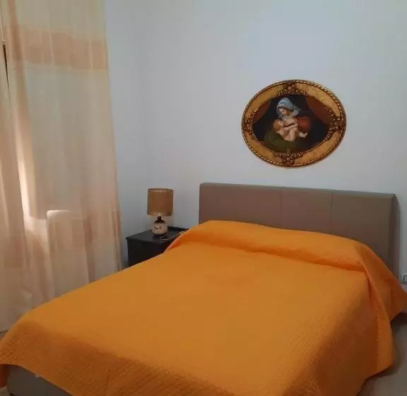 تختخواب و صبحانه Castello Del Nonno