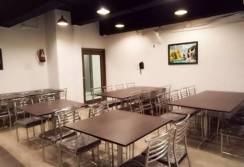 Hotelli Eco Inn Dormitory   Hostel