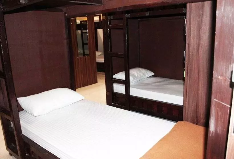 Hotelli Eco Inn Dormitory   Hostel