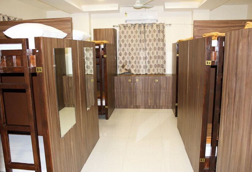 فندق Eco Inn Dormitory   Hostel