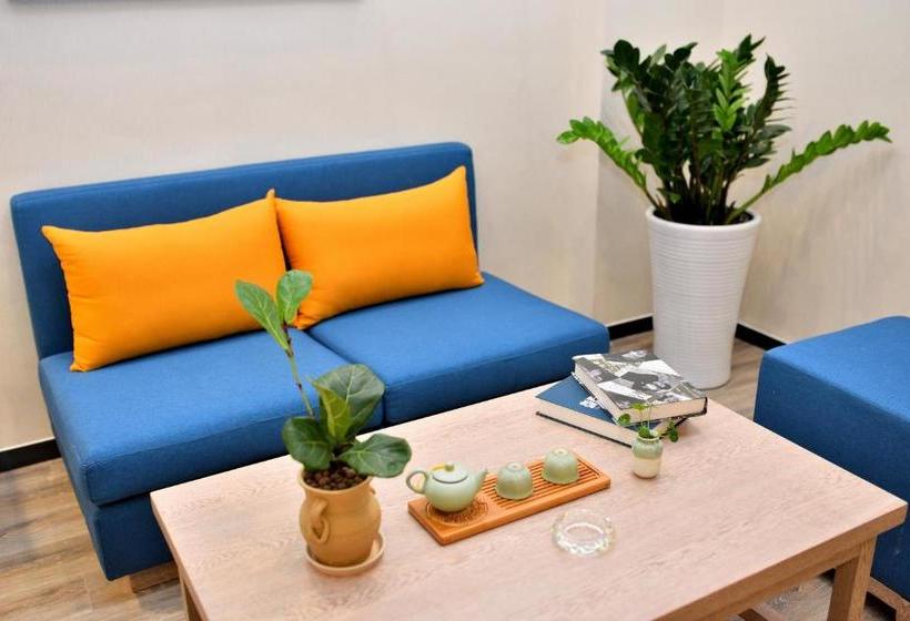 בית מלון כפרי Seyearn  Tangzi Lane Metro Station