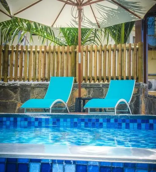 Azur Paradise Hotel & Rooftop Bar