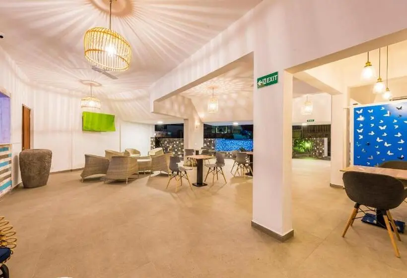 Azur Paradise Hotel & Rooftop Bar