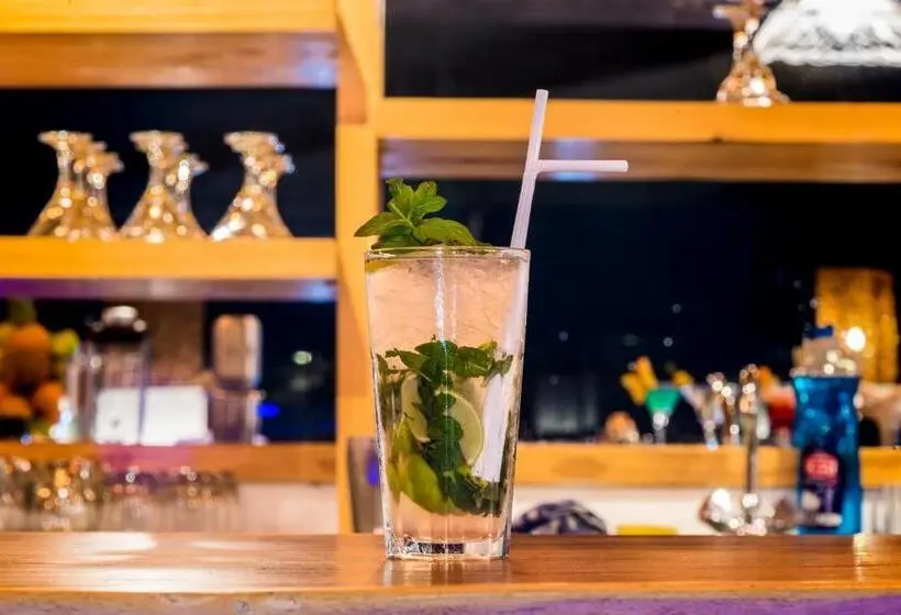 Azur Paradise Hotel & Rooftop Bar