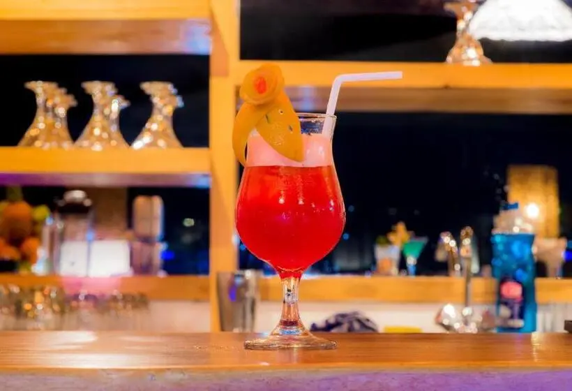 Azur Paradise Hotel & Rooftop Bar