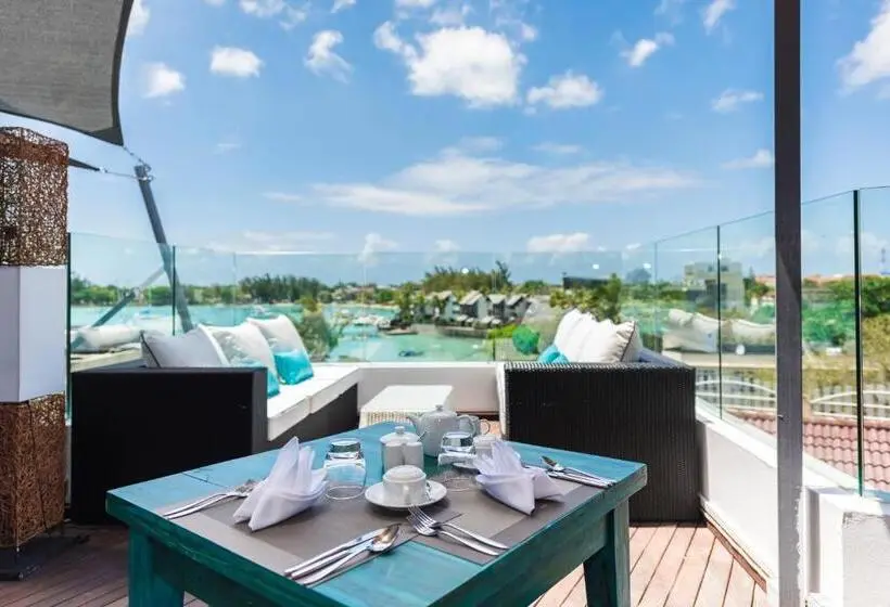 Azur Paradise Hotel & Rooftop Bar