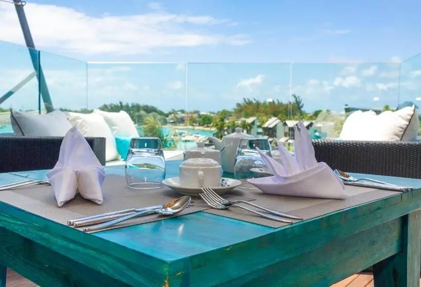 Azur Paradise Hotel & Rooftop Bar