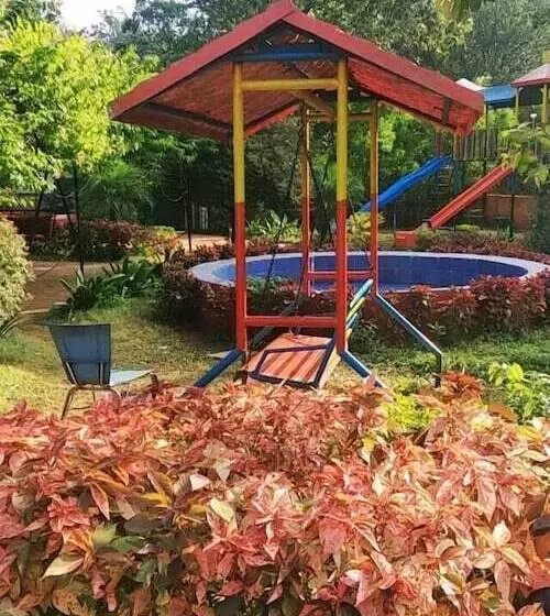 Hotelli Redwood Resort Matheran