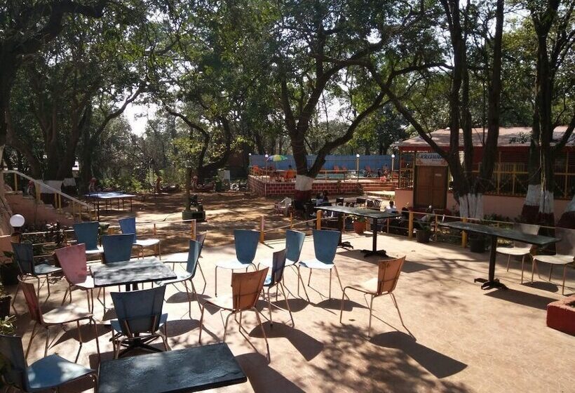 בית מלון כפרי Redwood Resort Matheran