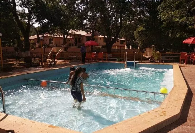 Hotelli Redwood Resort Matheran