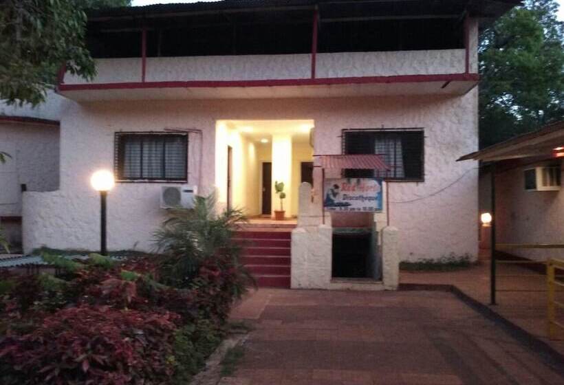 בית מלון כפרי Redwood Resort Matheran