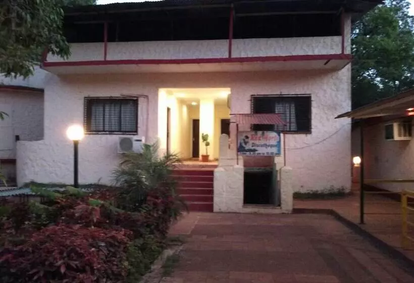 Hotelli Redwood Resort Matheran