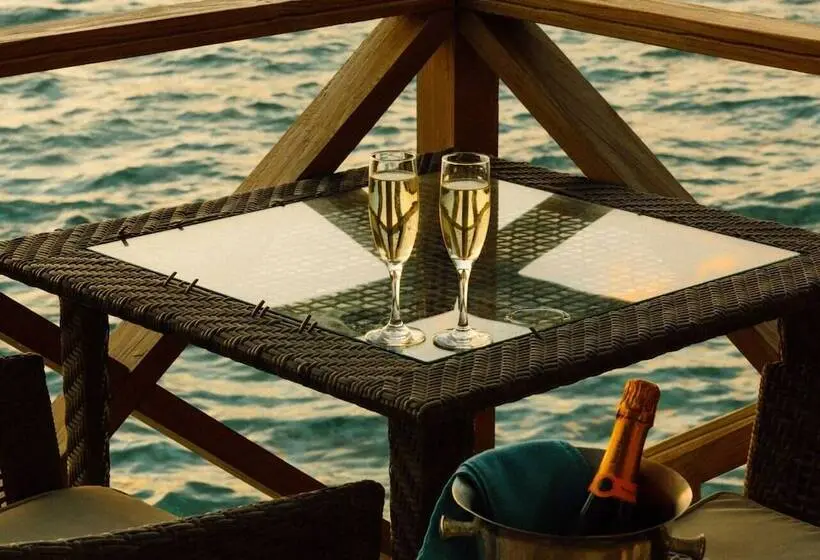 استراحتگاه You & Me Maldives - Adults Only