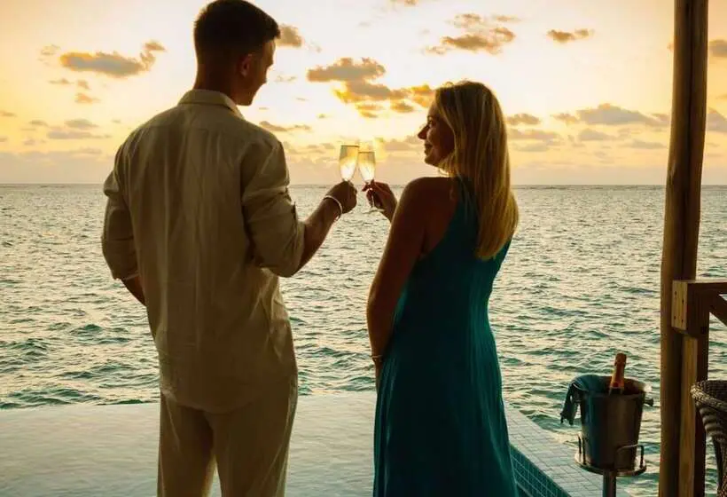 استراحتگاه You & Me Maldives - Adults Only