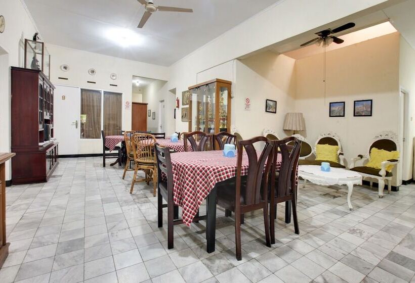 Pensionat Literooms Kebun Raya Bogor