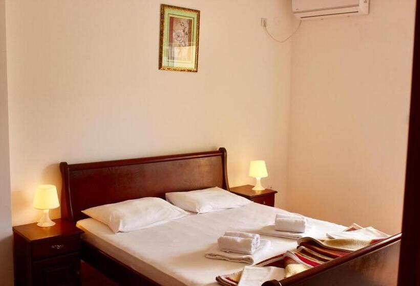 Nir Apartments Budva