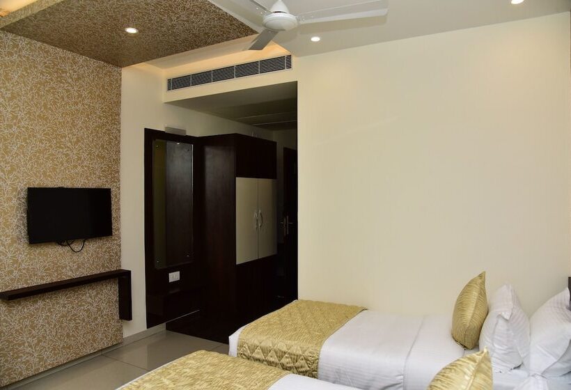 Отель De Venetian By Tgi