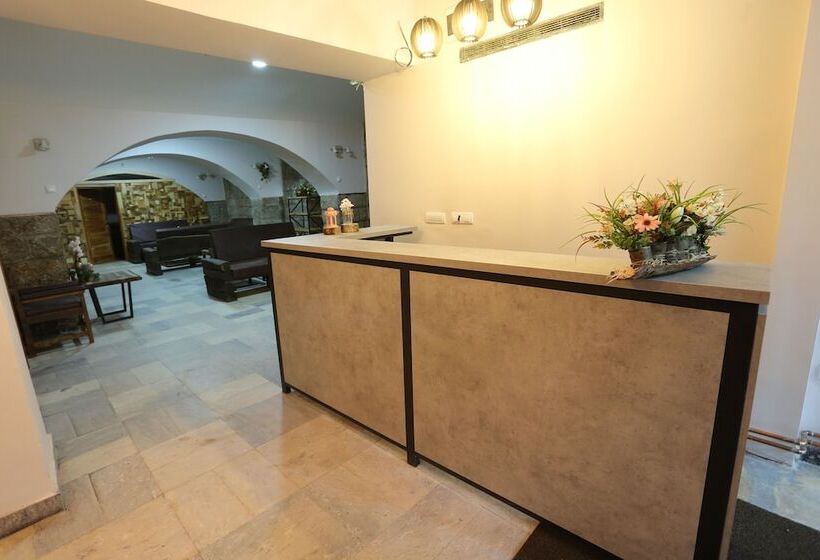 Casa De La Montaña Adults Only Hostel