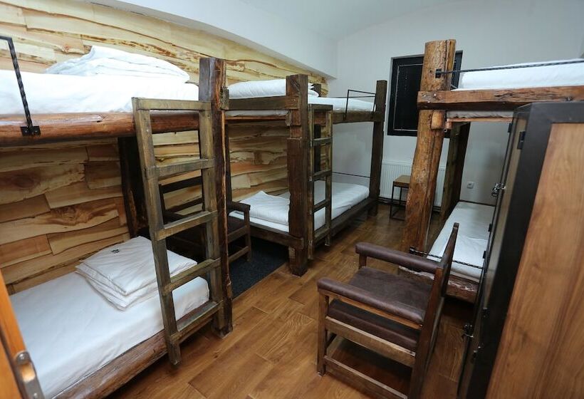 Casa De La Montaña Adults Only Hostel