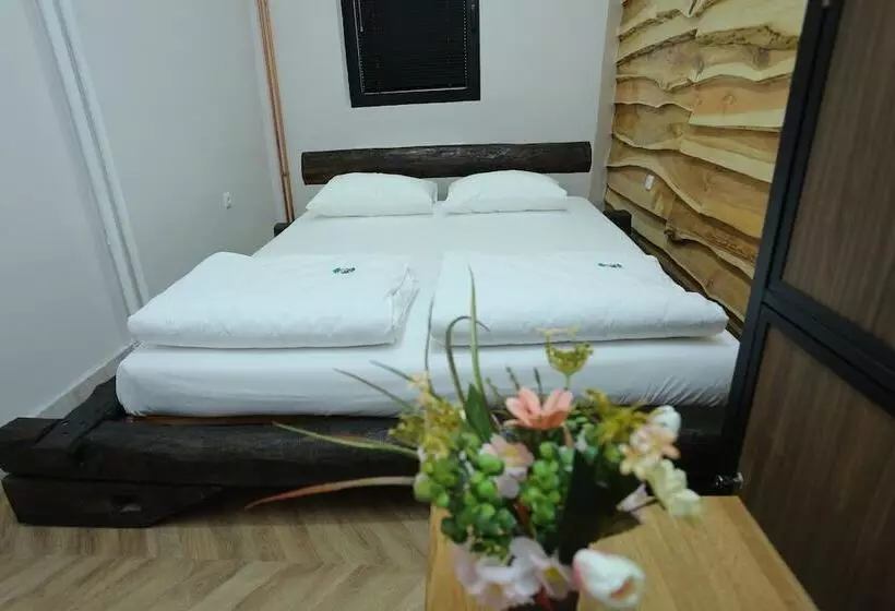 Casa De La Montaña Adults Only Hostel
