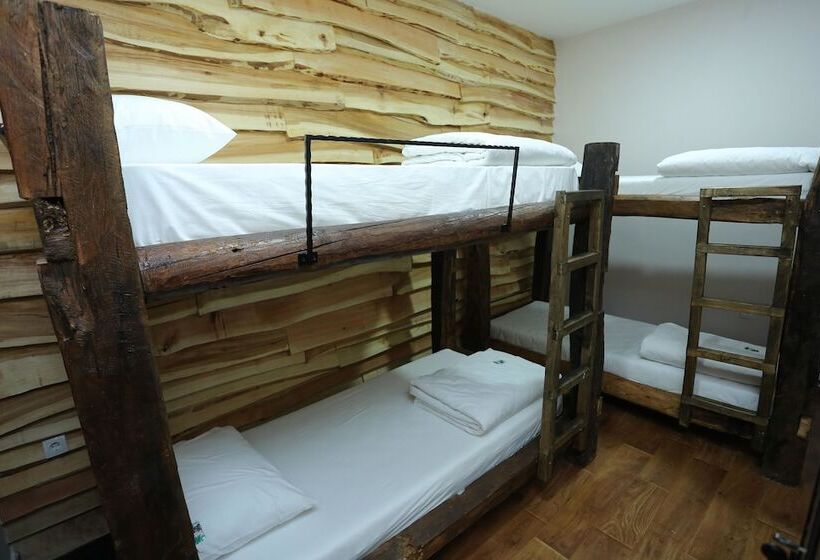Casa De La Montaña Adults Only Hostel