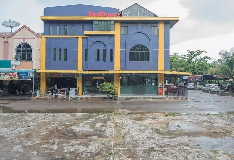 ペンション Reddoorz Near Rsud Embung Fatimah Batam