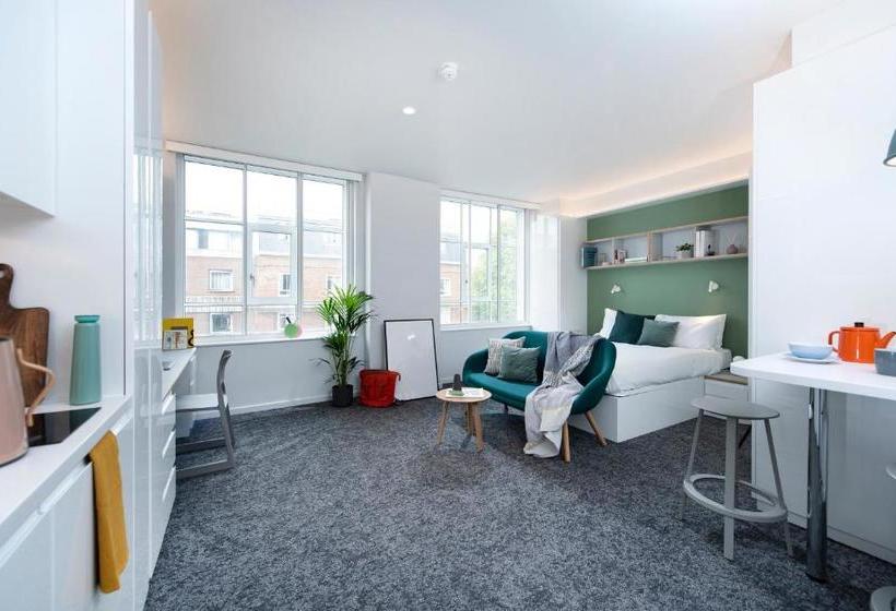 Destiny Student  Bloomsbury