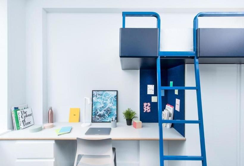 Destiny Student  Bloomsbury