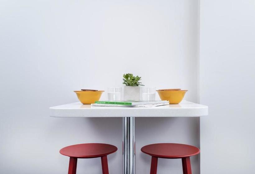 Destiny Student  Bloomsbury