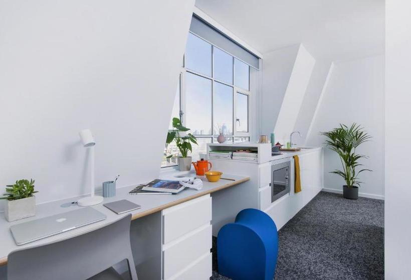 Destiny Student  Bloomsbury