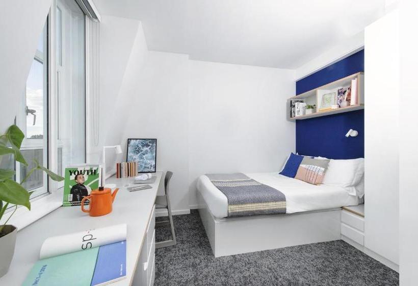 Destiny Student  Bloomsbury