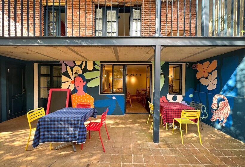 Black Tomato Hostel Kutaisi